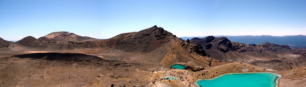 Emerald lakes, Tongariro National Park, New Zealand by Roterodamum