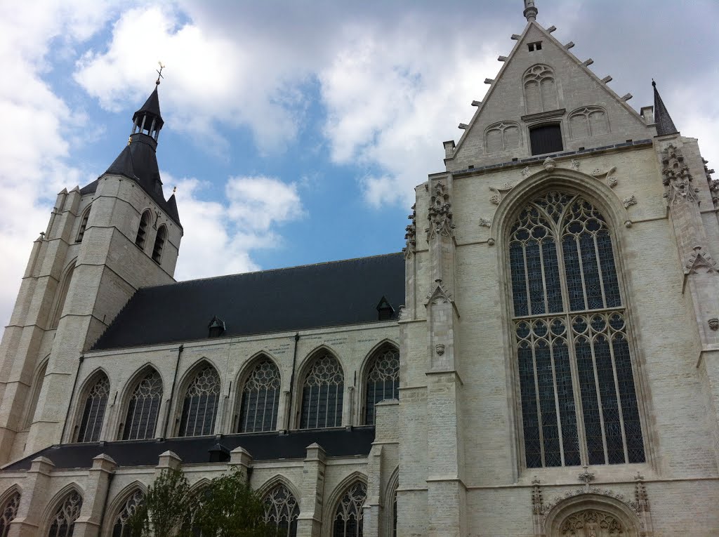 Onze Lieve Vrouwekerk by marathoniano