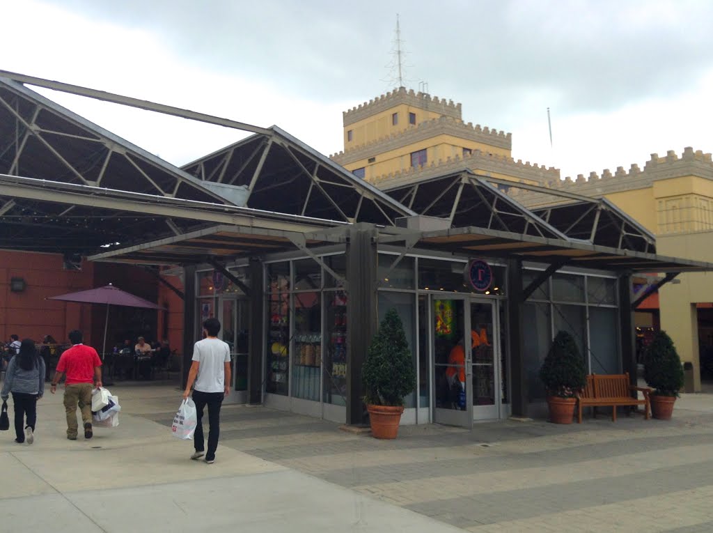 The Citadel Shopping Outlet, City of Commerce, Los Angeles, CA by MICHAEL  JIROCH  &  www.michaeljiroch.com