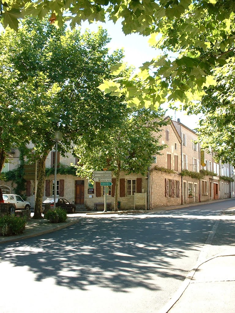 Rue de Limogne-en-Quercy by Yann LESELLIER