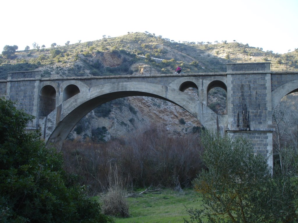 Viaducto en la Vía Verde de la Sierrade Cádiz by El Pantera