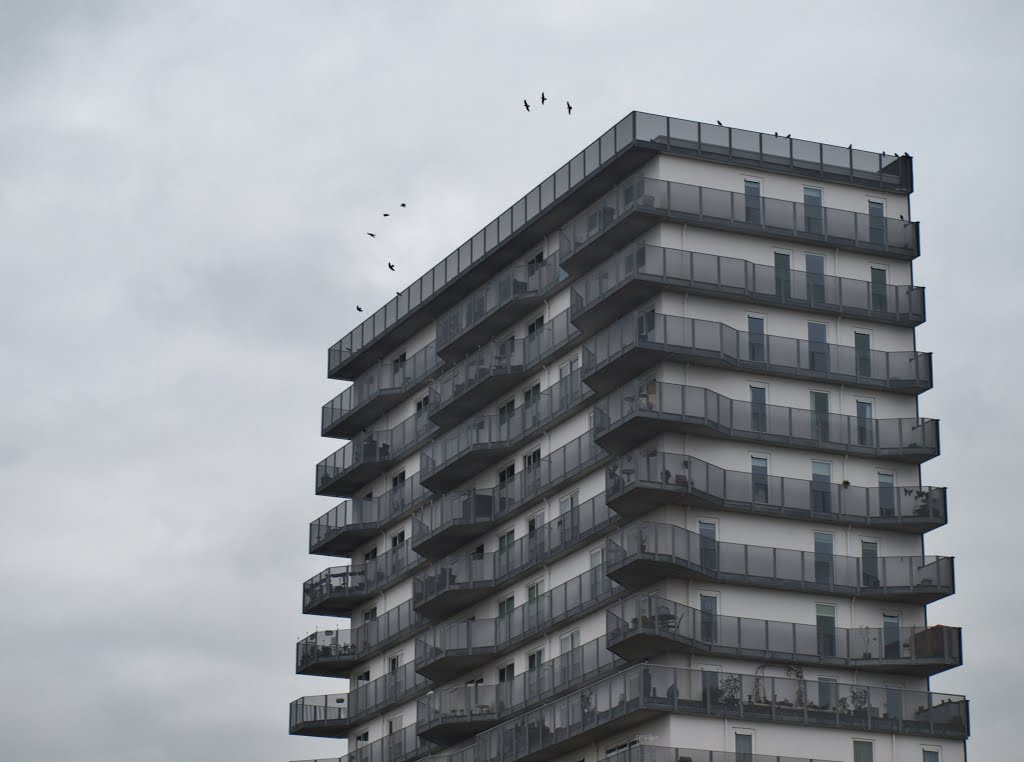 Woontoren "Prisma" van NL Architects aan de Siersteenlaan in Vinkhuizen in Groningen. by Hans R van der Woude