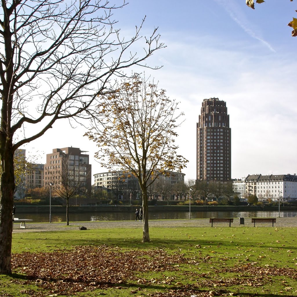 Frankfurt am Main, Blick über den Main zum Main Plaza und Colosseo by Blaustich