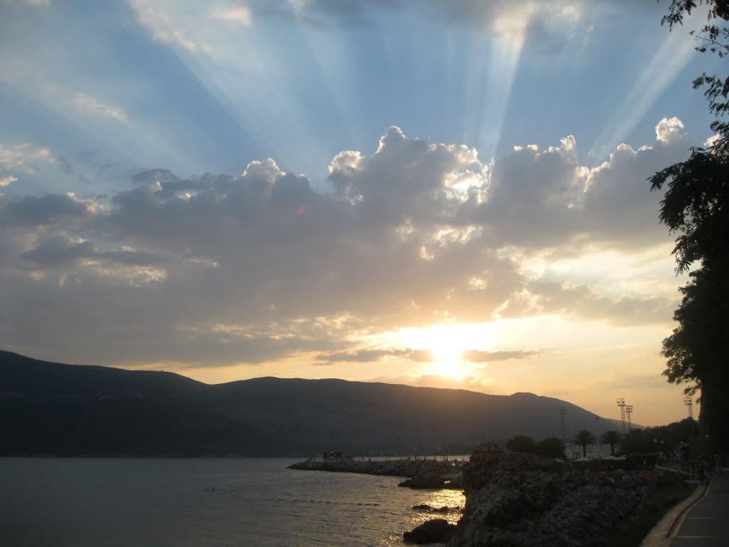 Nebo nad Herceg Novim - The sky over Herceg Novi by Slavonicus