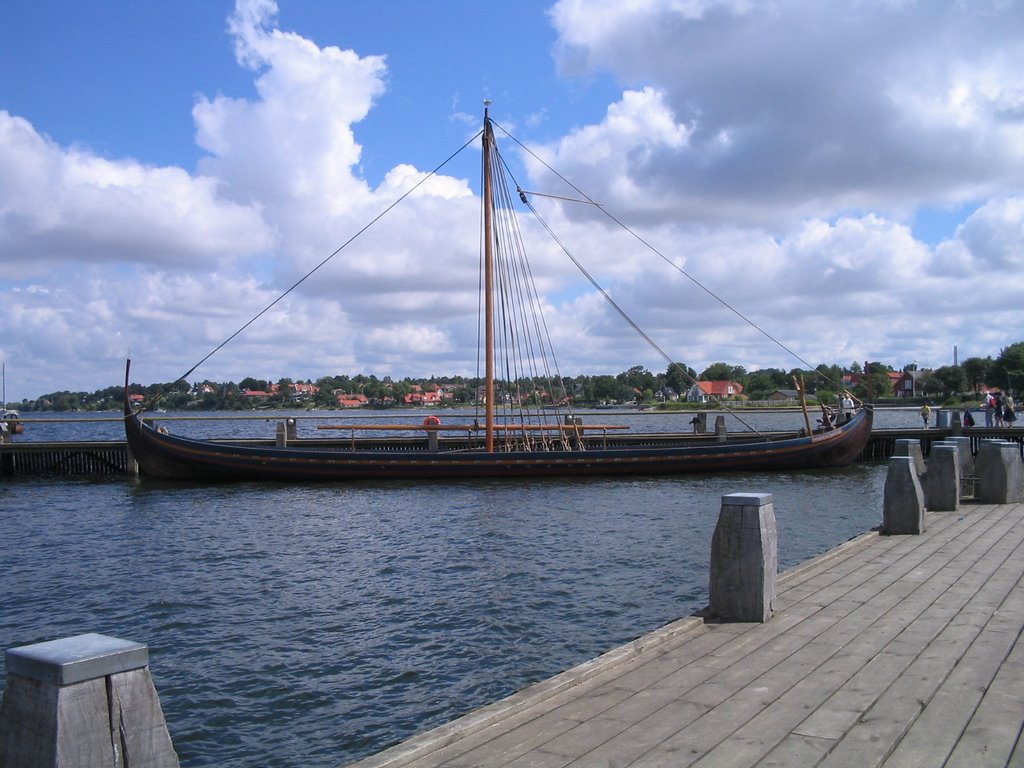 Viking ship reconstruction by Mekis László