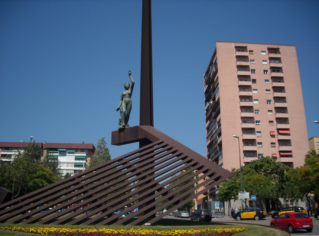 Plaza Llucmajor,estatua a la República. by KLUNY