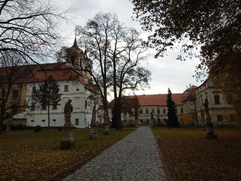 Benediktinský klášter v Rajhradě - 9.11.2012 by Robin - psí turista