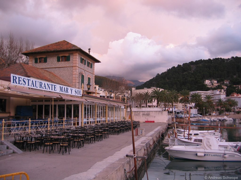 Im Hafen von Port de Sóller by Andreas Schwope