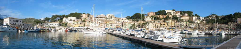 Panoramablick im Hafen von Port de Sóller by Andreas Schwope