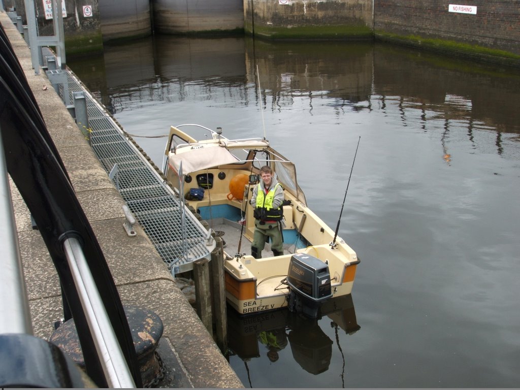 Alaska at Swansea diesel pontoon by lordlugworm