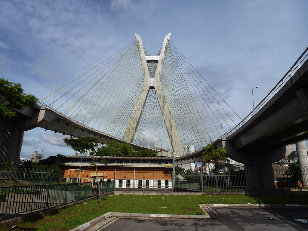 Octávio Frias de Oliveira Bridge (São Paulo, Brazil) by JoaquinLR