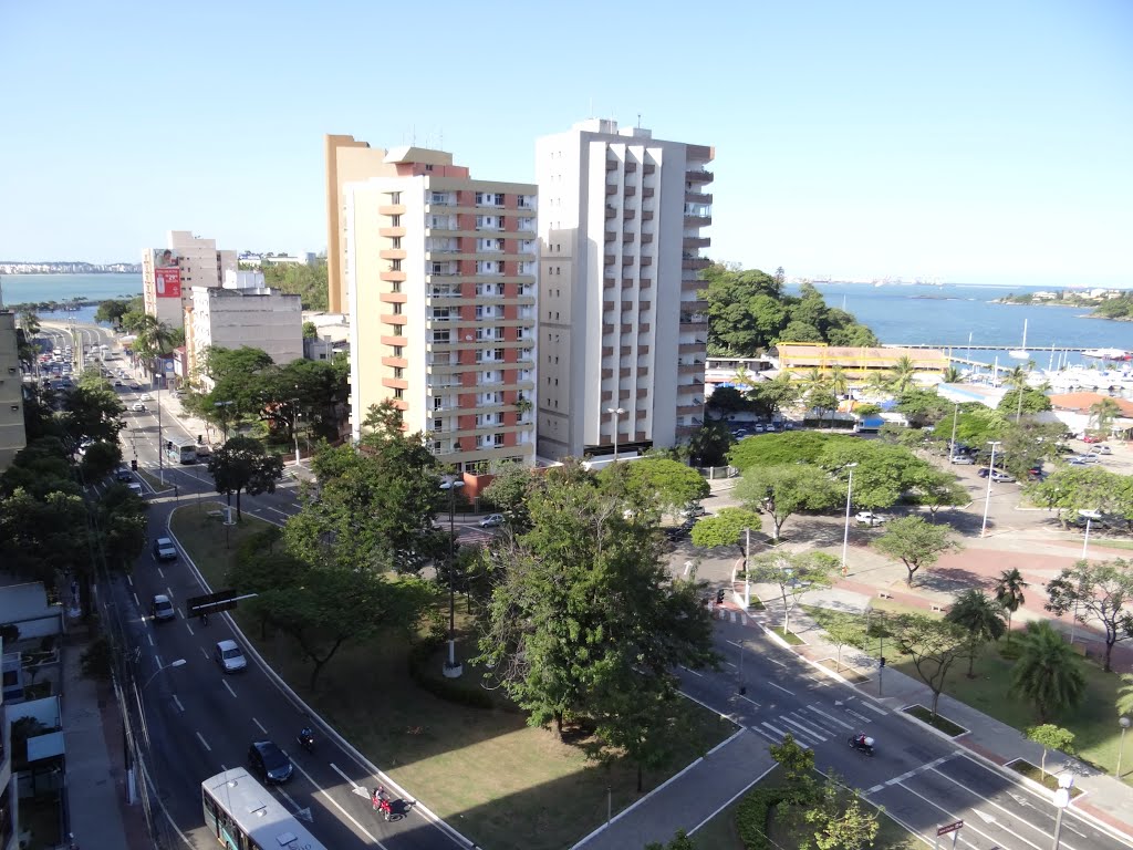 Vista da Avenida Saturnino de Brito a partir do Hotel Bristol Praia do Canto - Vitória - Espírito Santo - Brasil by Paulo Yuji Takarada