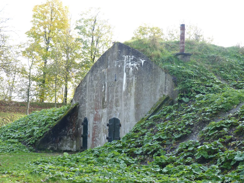 Het kruithuis (1890/92) op bastion Friesland by stevenvanValen+hannekeRolloos