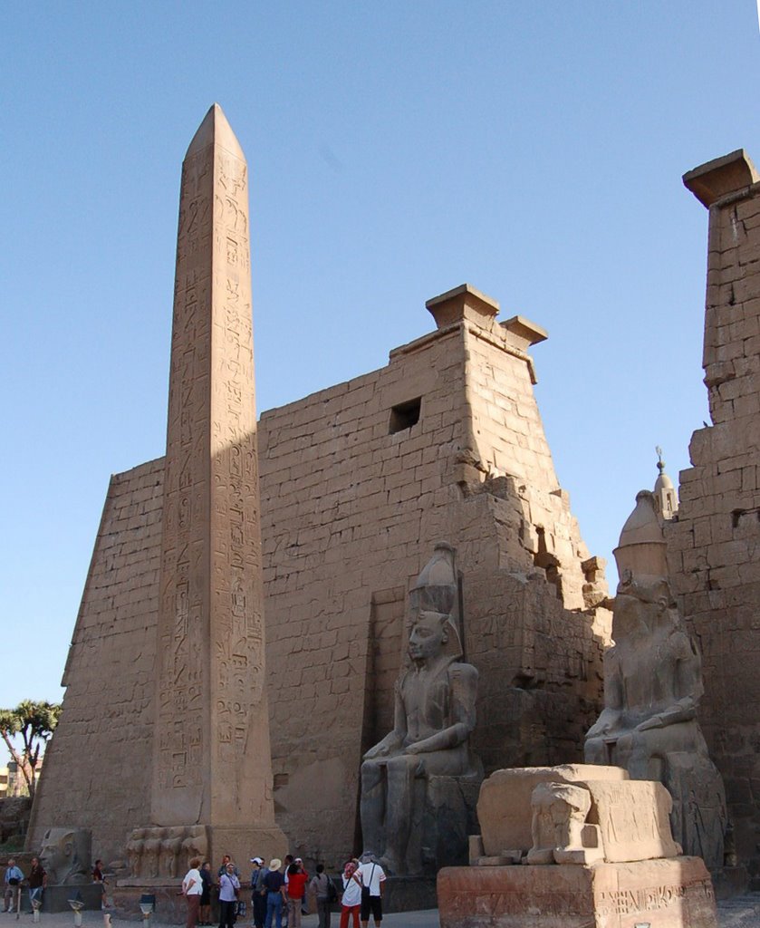 Luxor: Templo de Amón, Primer Pilono by frguerre