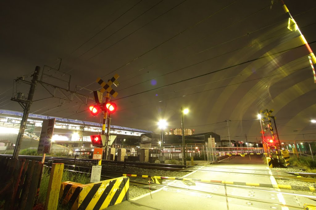 20120521　流山おおたかの森駅前の踏切 by rerereno-ozi3