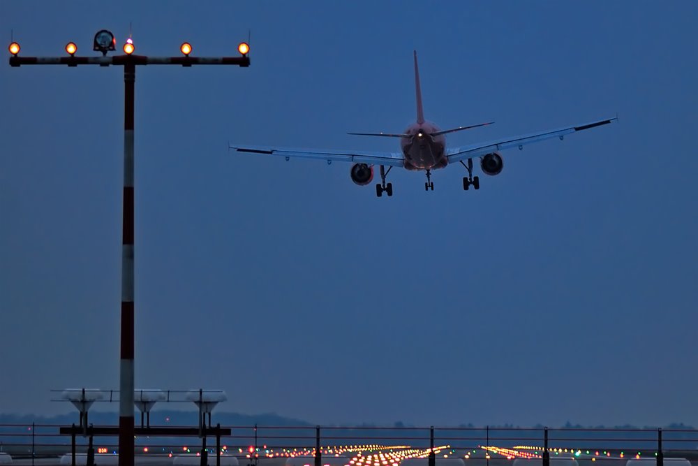 Airport DDF - Stormy landing by chekki