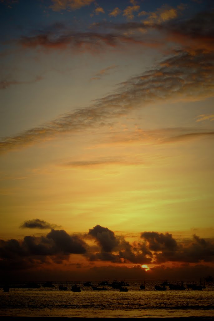 Puerto López, Ecuador by Diego Guerrieri