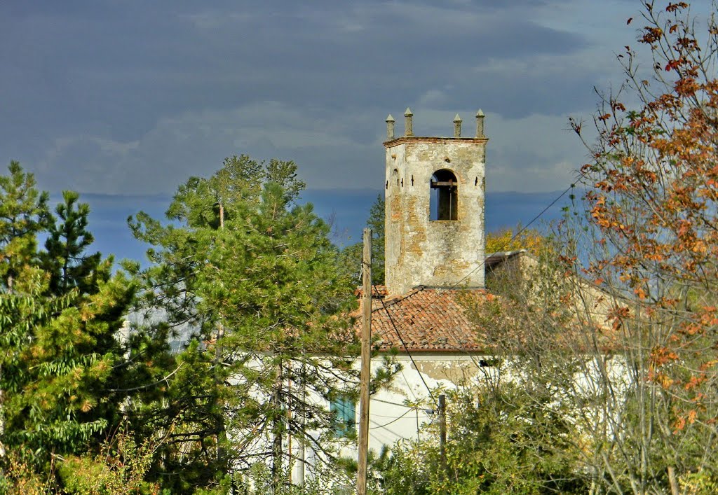 Valdinoce, panoramica sulla chiesa by antenoremalatesta