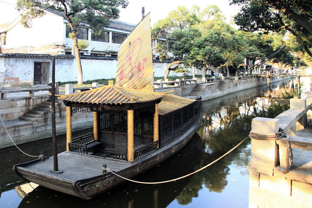 QianLong's travel boat by Manup