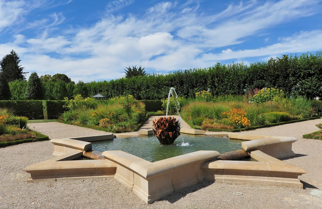 Château de Villandry - The Sun Garden fountain by BritPlom