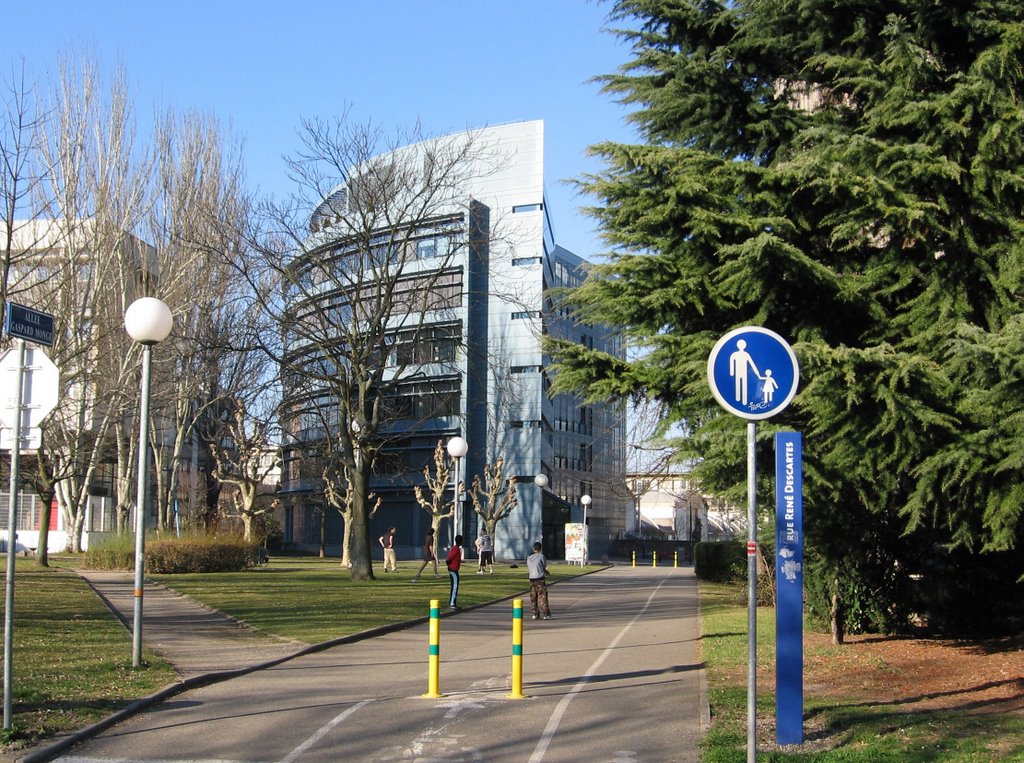 Campus Universitaire - allée Gaspard Monge by Josimon