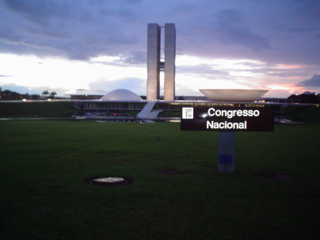 Amanhecer no Congresso Nacional by JASegura