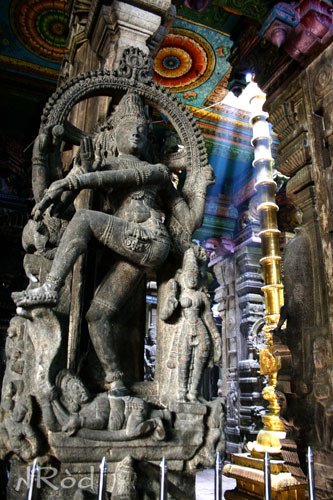 Sri_Meenakshi_Temple(luz y misterio) by Rodrigo Mariani