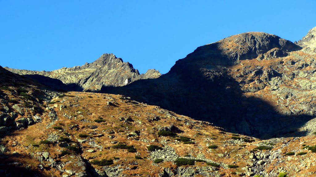 Velická dolina,vpravo hore Guľatý kopec 2125m n.m. a v strede Východná Vysoká 2428m n.m. by Majo 65