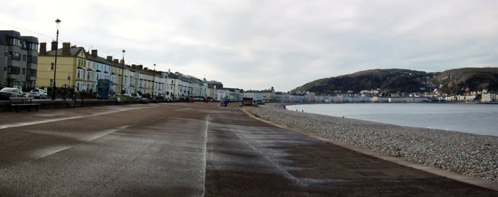 Llandudno panorama by Bigdutchman