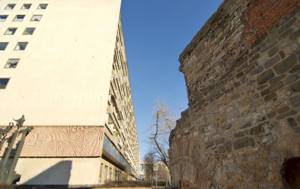 Blick vom "Kloster unserer lieben Frauen" zum Allee-Center Magdeburg by 1919