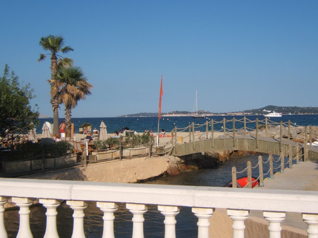 Am Strand v Port Grimaud by worai