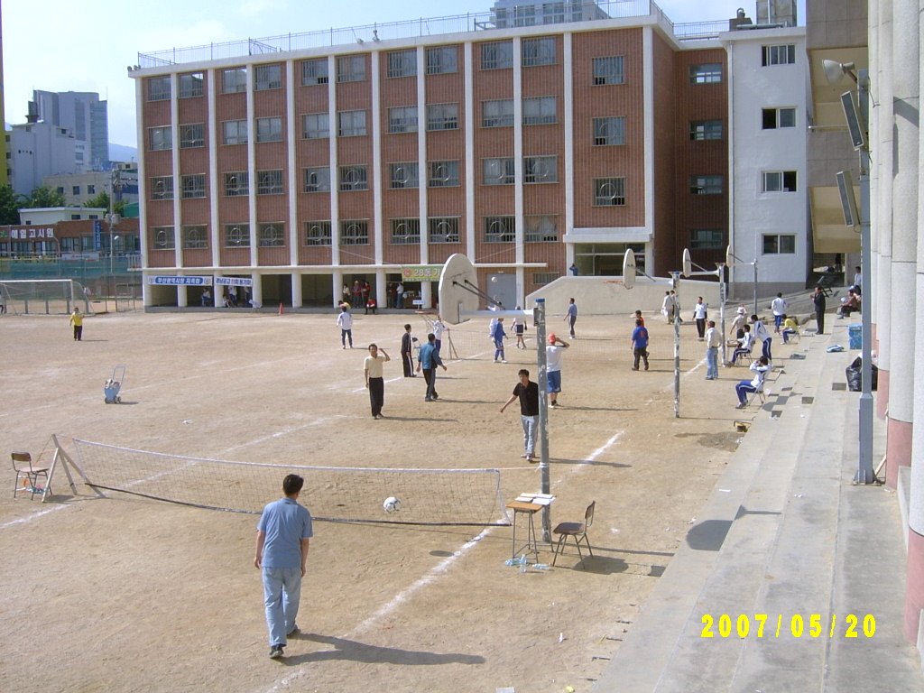 경남공업고등학교(GyeongNam Technical High School) 운동장 by 한윤식(Han Yoon-Sik)