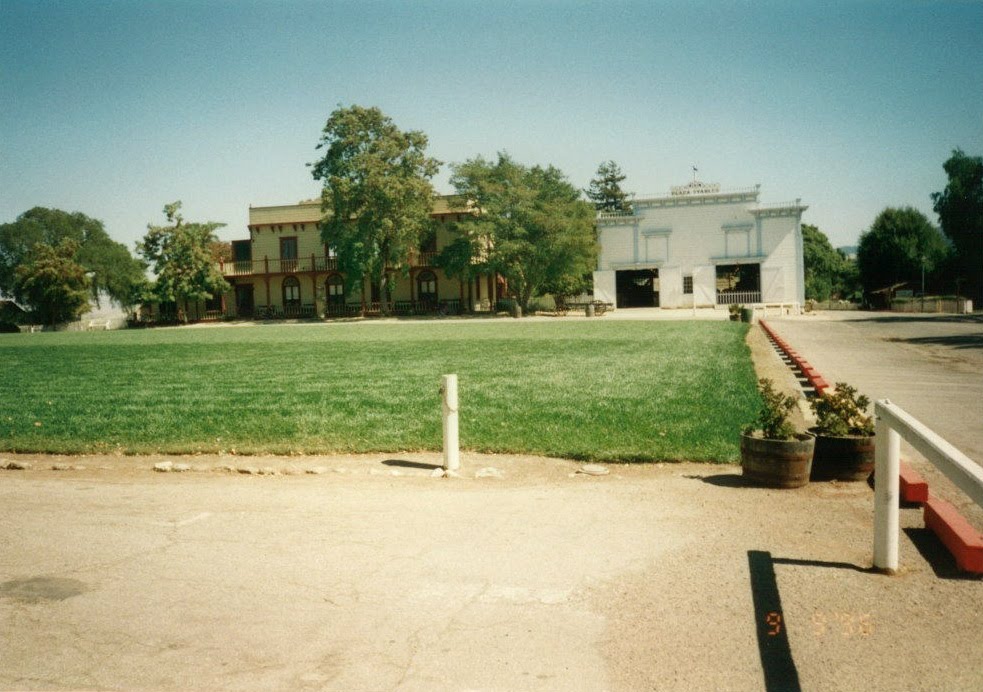 San Juan Bautista Mission Plaza by MalteLauridsBrigge