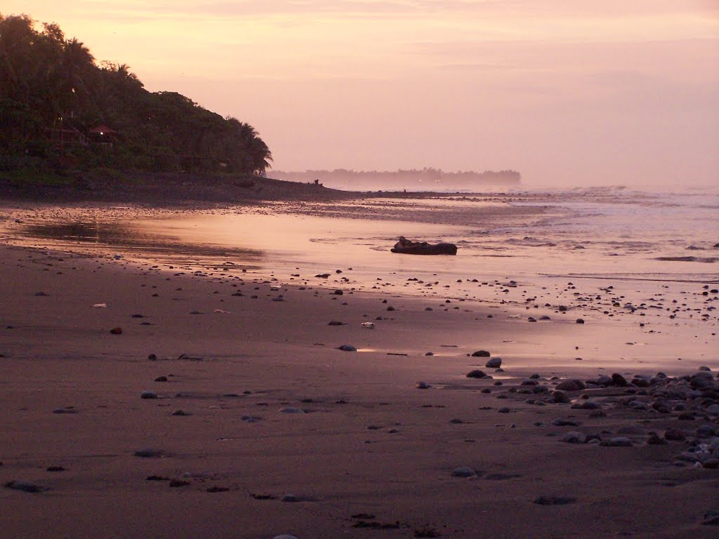 Amanecer - Playa El Tunco by Ronald Losure