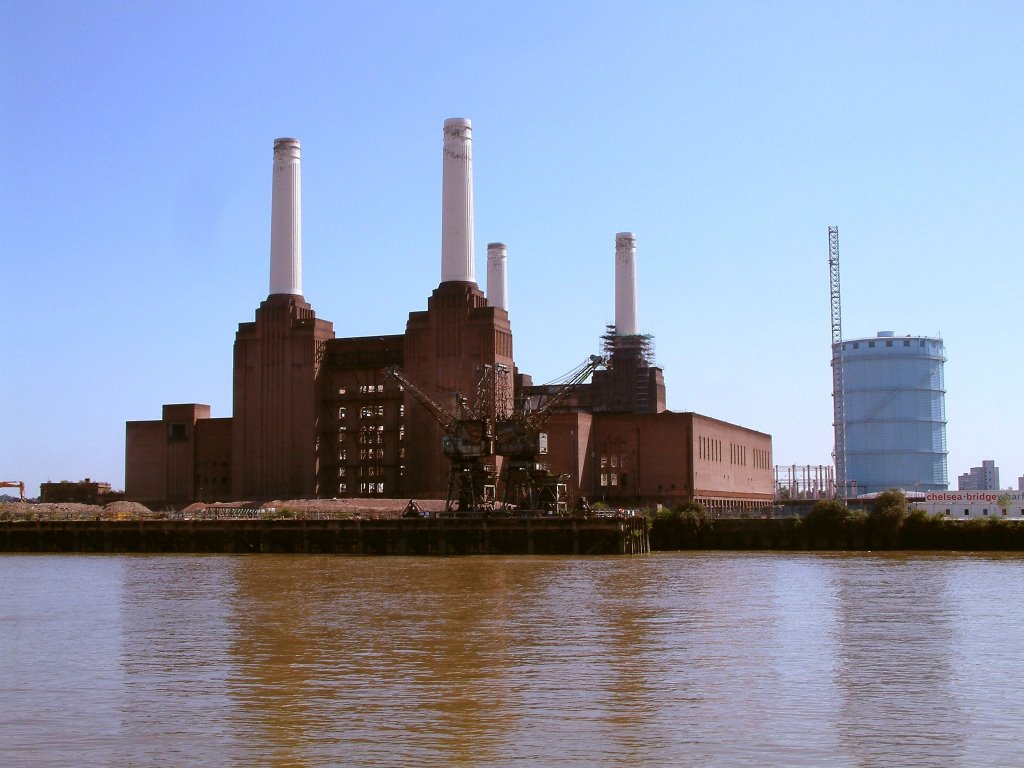 Battersea Power Station by Ken van-Wolf