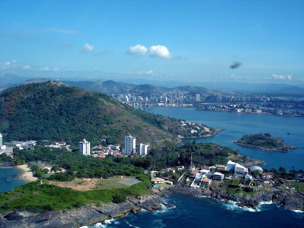 Praia da Costa, Vila Velha - ES, Brazil by Francisco H. Moro