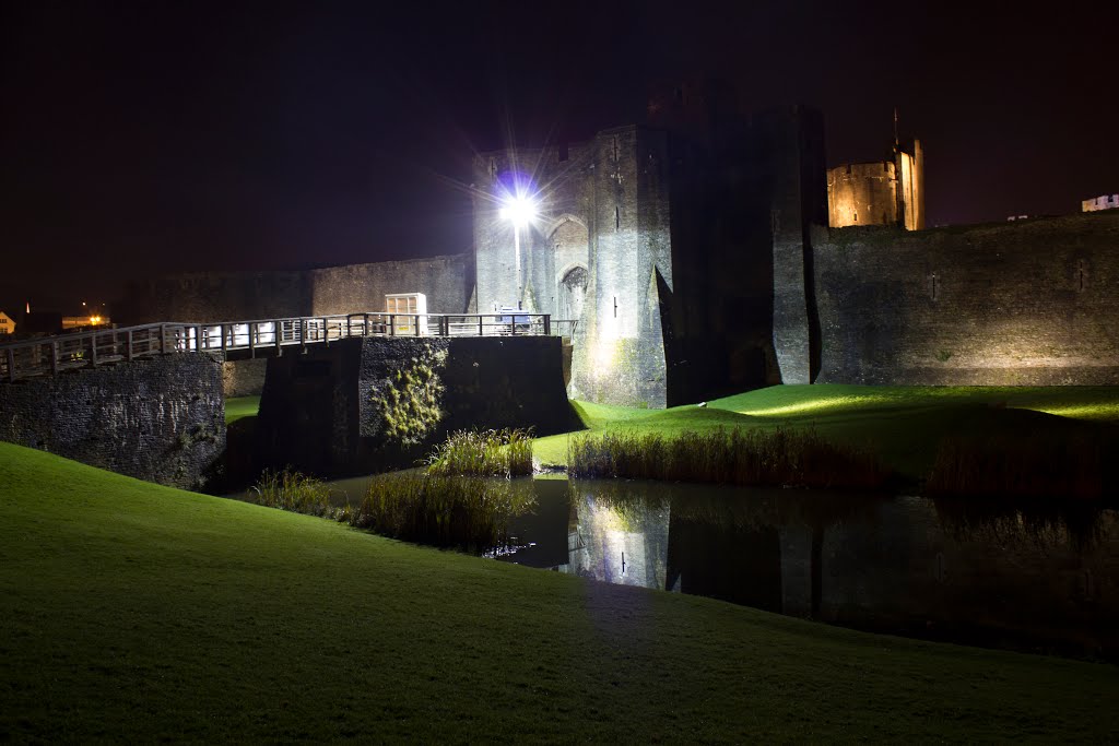 Caerphilly Castle by fillup