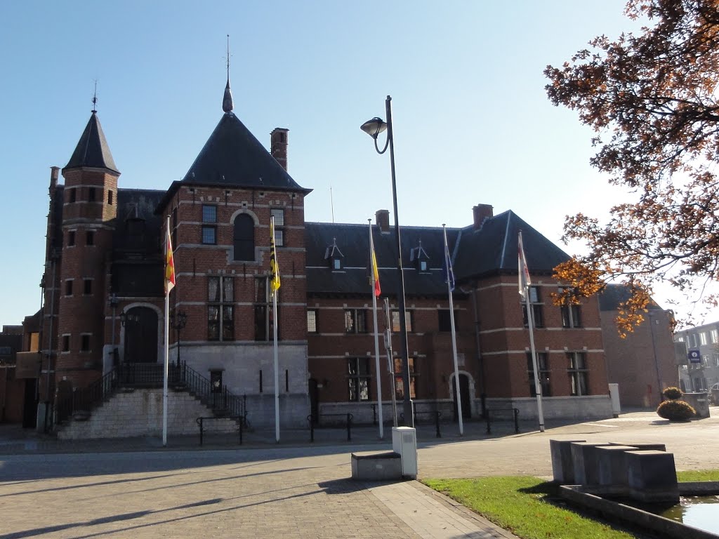 Gemeentehuis Oud-Turnhout by Pascal Van Acker