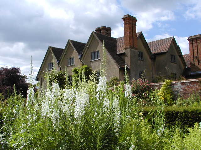 Packwood House with white spikes by brutter