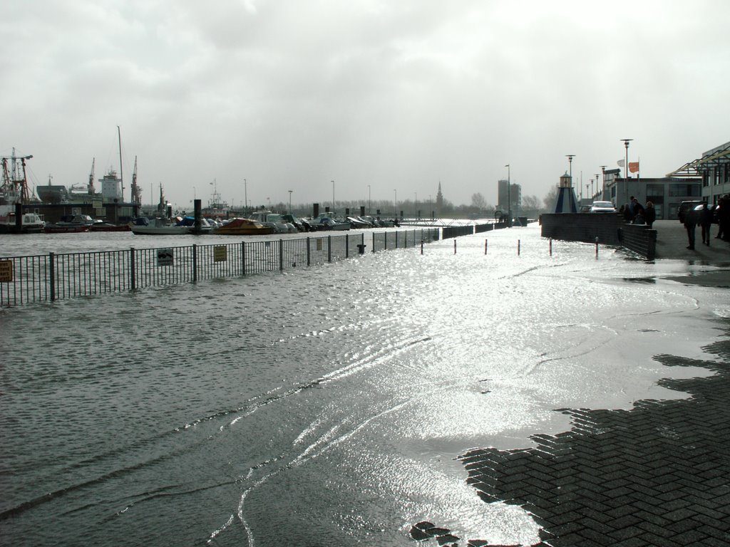 Delfzijl harbour backlight Wet quay 01-03-2008 by Tjeert.Mensinga ©