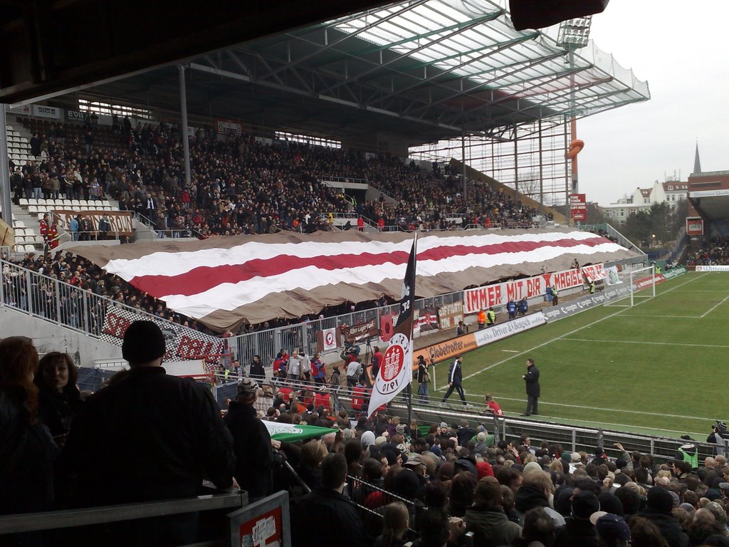 Millerntorstadion die neue Südtribüne by gluecksbear