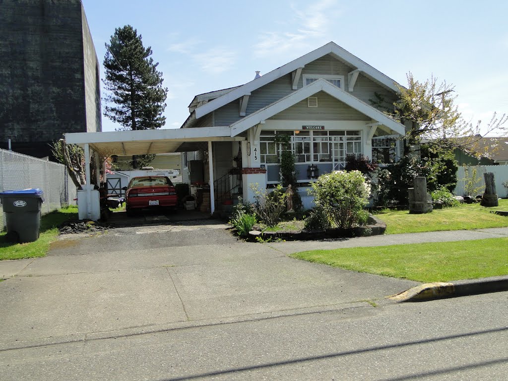 House in Elma, WA by Gino Vivi