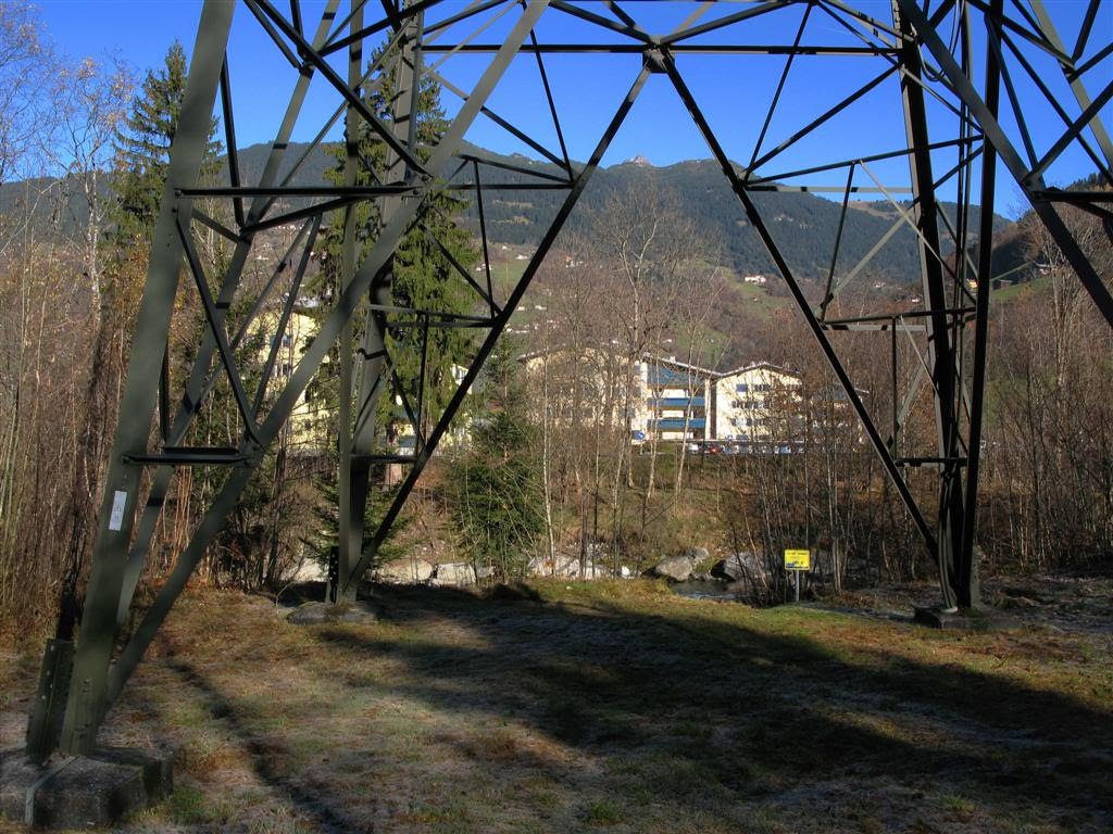 Blick vom Illpfad Richtung Schruns - Siedlung "Manhatten SÜD" by Murkl