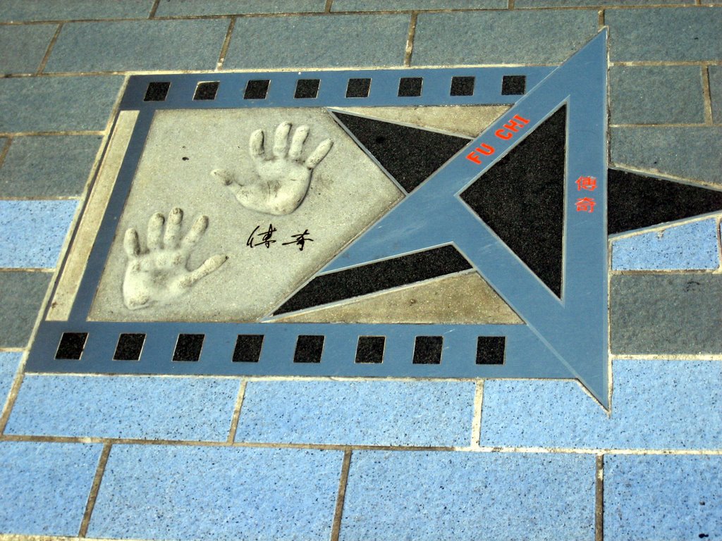 Kowloon, Hong Kong. Ave. of Stars. by Eivind Friedricksen