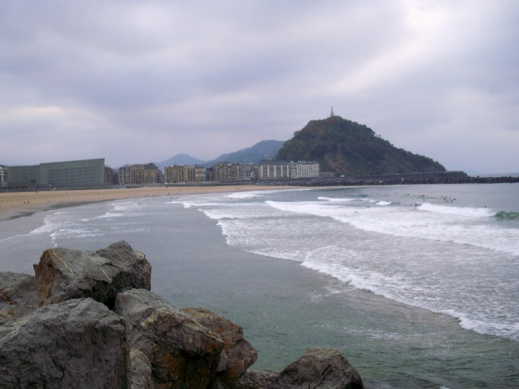 Playa de la Zurriola by Edu Leiton