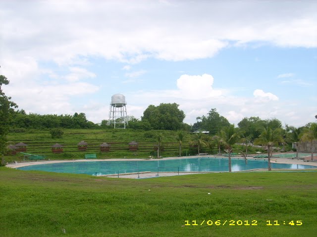 Tarlac Recreational Park pool area in Brgy. San Juan de Valdez, San Jose, Tarlac (11jun12) by marino sacro