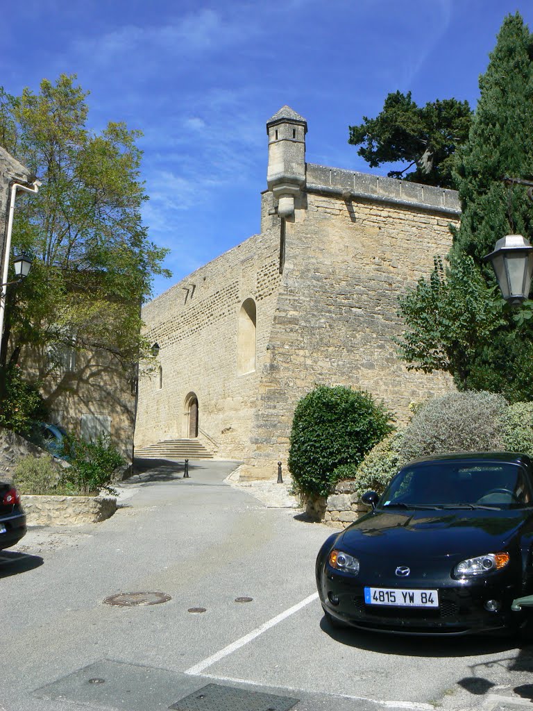 Ansouis - Parvis de l'église by Luc Kessel