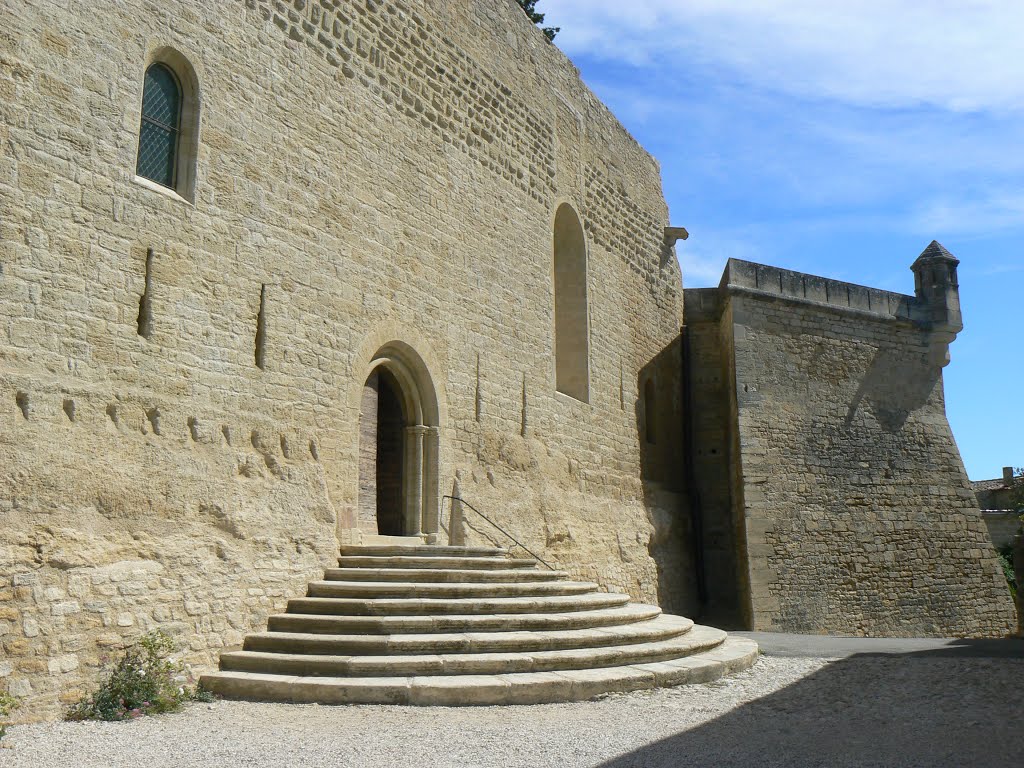 Ansouis - Parvis de l'église by Luc Kessel