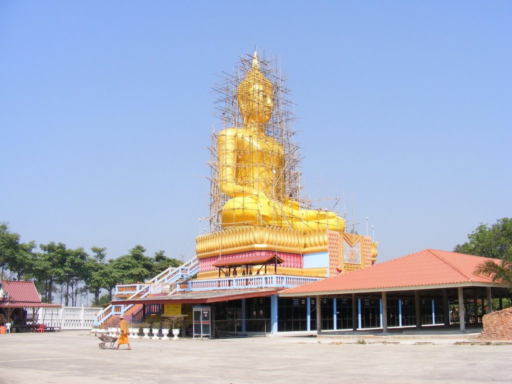 The Big Buddha Wat Dorn Klang by pr8ngkiet