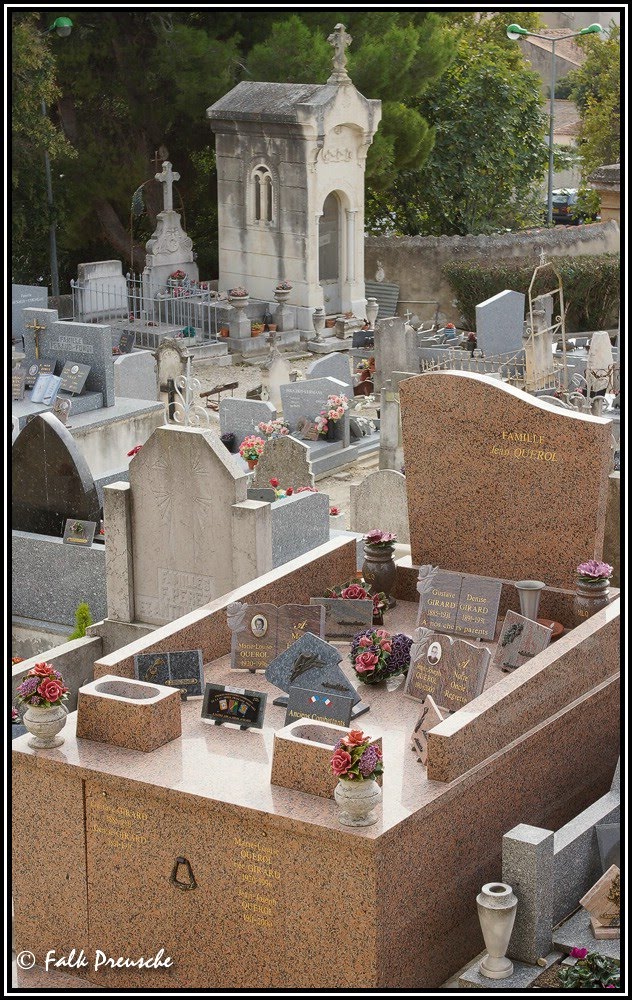 Friedhof in Istres by Falk Preusche